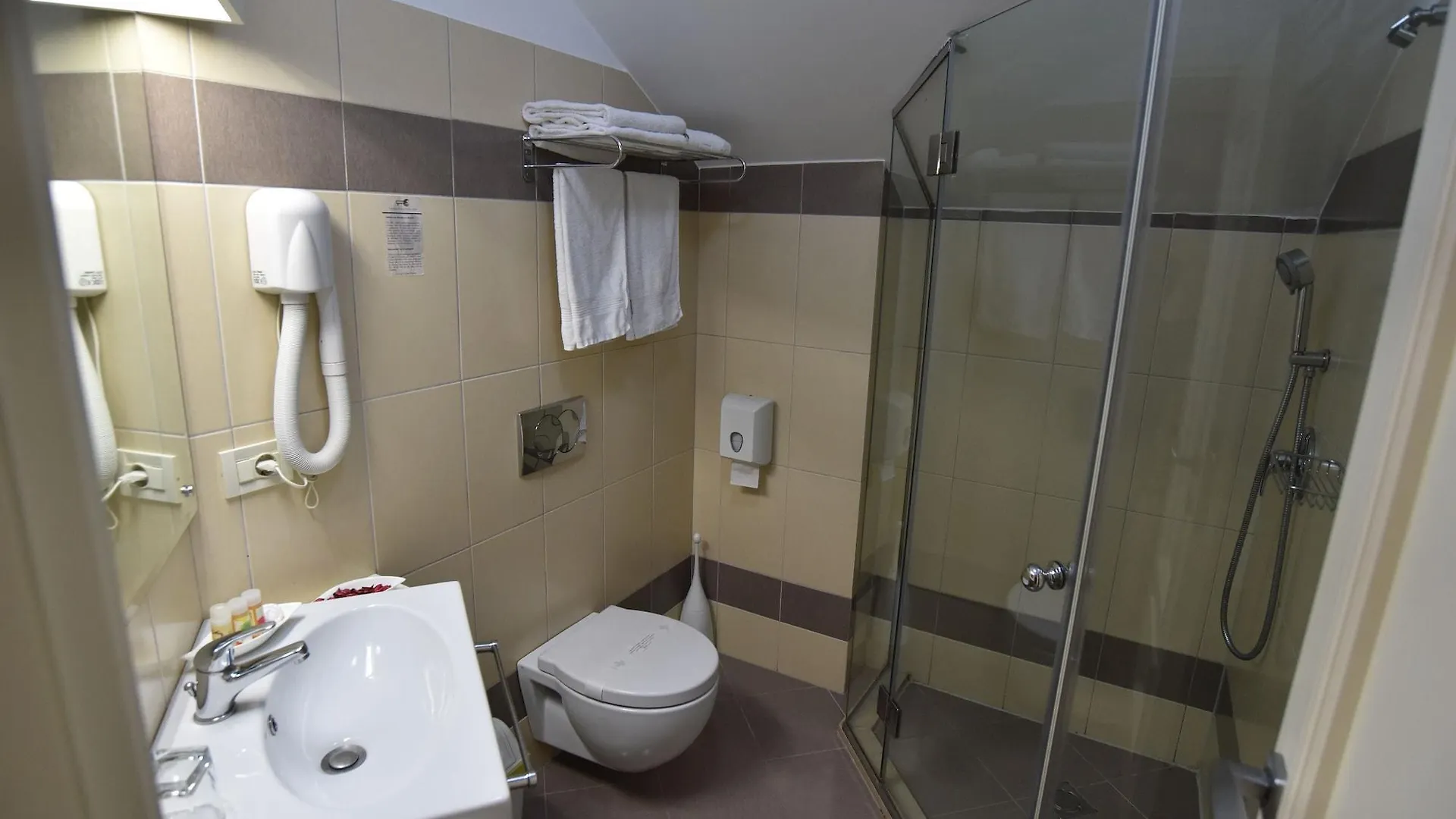 Hotel Sokrat Tirana 4*,